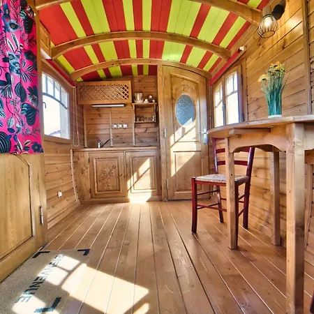 Clamador Hotel
